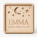 Tablou de naștere din lemn cu numele Emma, lună și stele decupate, data, greutatea, lungimea și ora