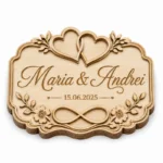 Tablou de nuntă din lemn cu numele Maria & Andrei, data nunții și două inimi, vedere frontală